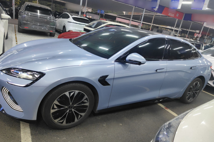 比亚迪 海豹 2022款 550km 标准续航后驱版尊贵型车身外观4