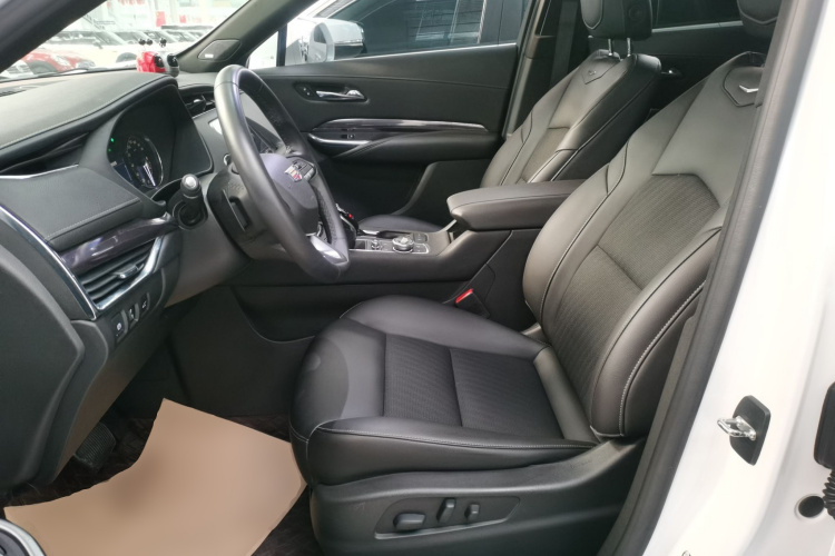 凯迪拉克XT4 2020款 改款 28T 两驱技术型中控内饰19