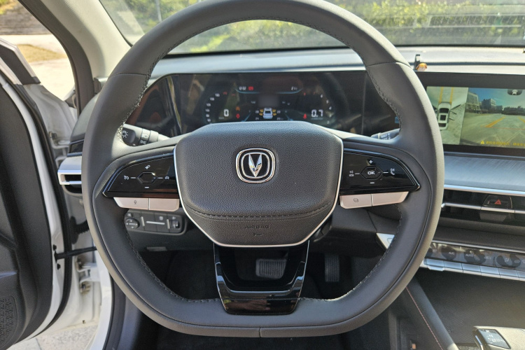 长安 逸动 2023款 畅享版 PLUS 蓝鲸NE 1.4T GDI DCT尊贵版局部细节13