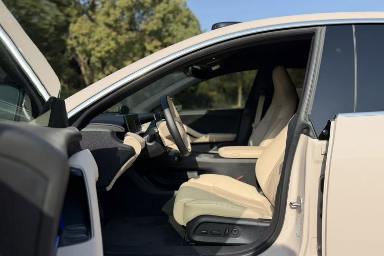 蔚来ET5 2022款 75kWh中控内饰19