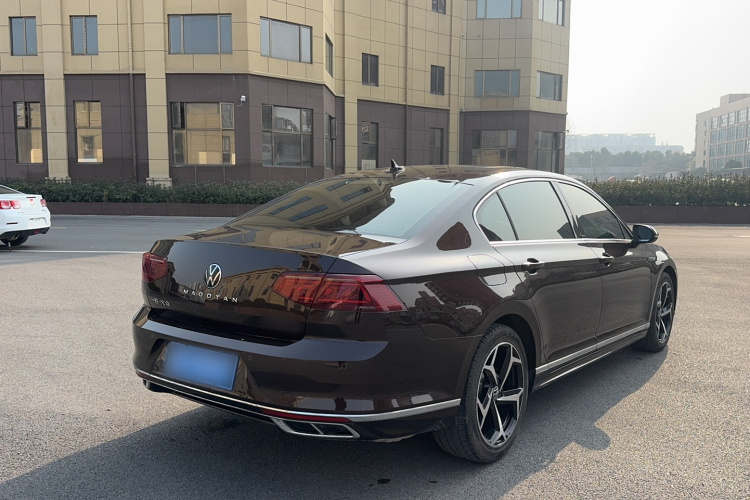 大众 迈腾 2023款 200万辆纪念版 330TSI DSG豪华型车身外观6007