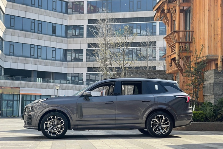 领克09 EM-P 2023款 2.0TD EM-P 远航版PM 七座车身外观6007