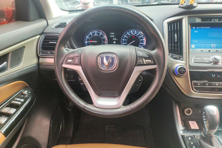 长安CS95 2017款 2.0T 两驱智途版中控内饰13