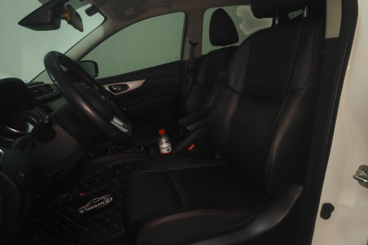日产 逍客 2019款 2.0L CVT豪华版中控内饰19