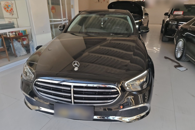 奔驰E级 2023款 E 260 L 4MATIC车身外观2