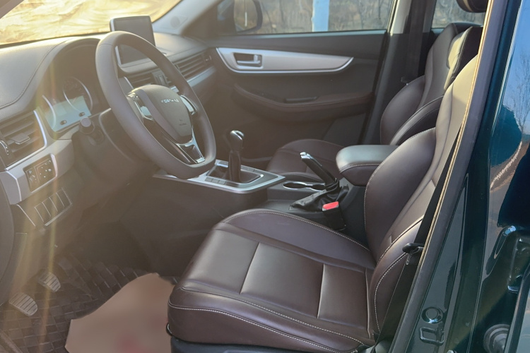 东风风行 风行T5 2023款 盛世款 1.6L 手动筑梦版 五座中控内饰7001