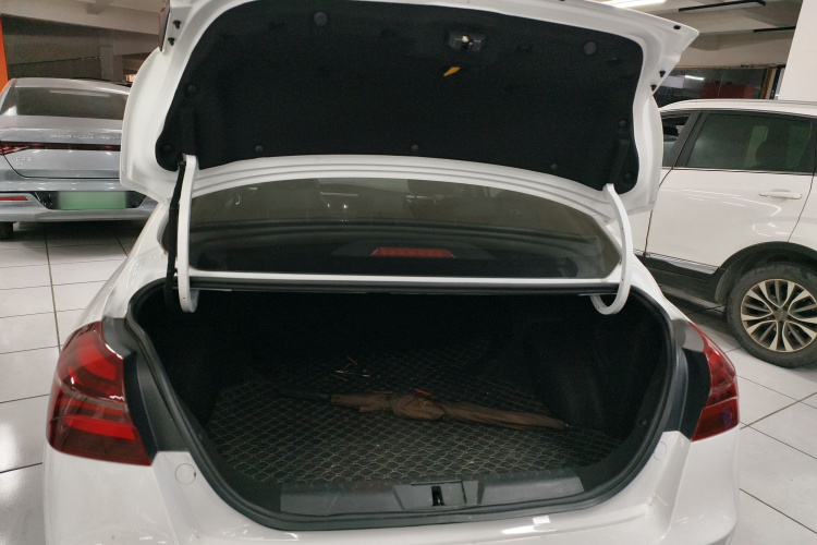 吉利汽车 帝豪 2018款 1.5L CVT向上互联版机舱底盘23