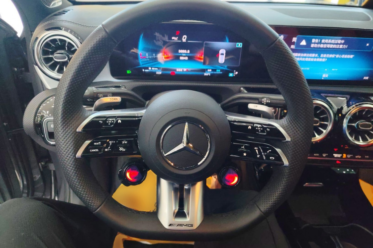 奔驰A级AMG(进口) 2024款 AMG A 35 4MATIC中控内饰13