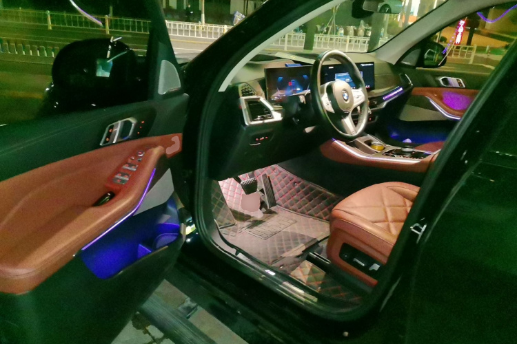 宝马X5 2023款 xDrive 30Li 尊享型M运动曜夜套装中控内饰20
