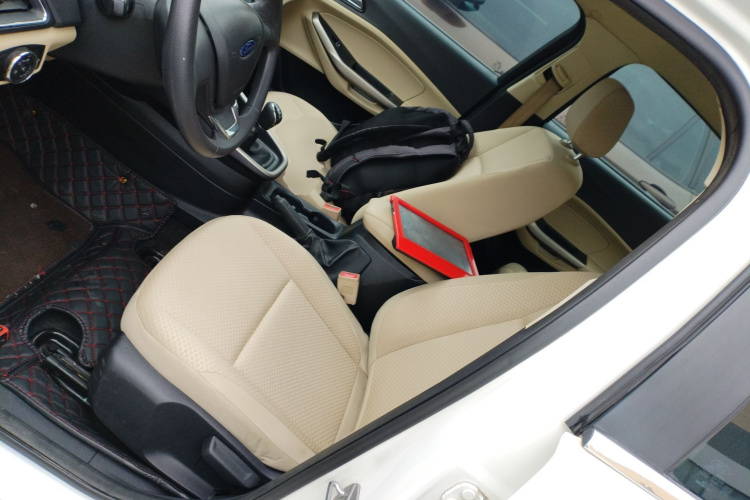 福特 福睿斯 2015款 1.5L 手动舒适型局部细节19