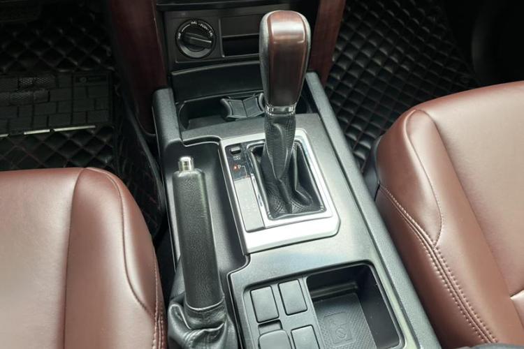 丰田 普拉多（平行进口）中控内饰7004