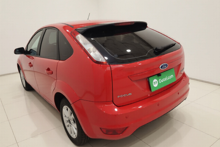 福特 福克斯 2013款 两厢经典 1.8L 自动基本型车身外观5