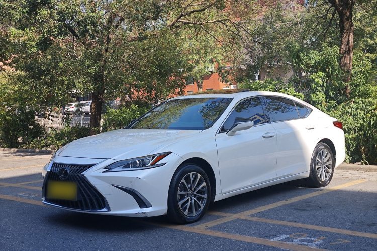 雷克萨斯ES 2023款 200 豪华版车身外观1