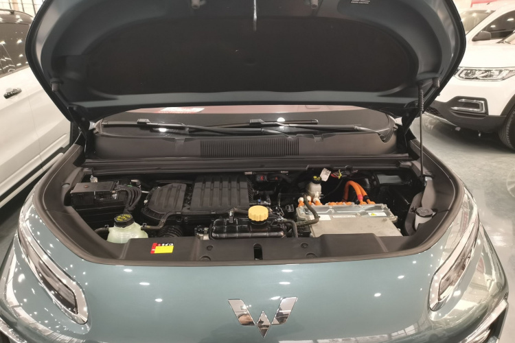 五菱汽车 五菱星云 2023款 2.0L DHT 旗舰版机舱底盘24