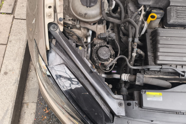 大众 高尔夫 2019款 200TSI DSG舒适进取版 国VI局部细节9006