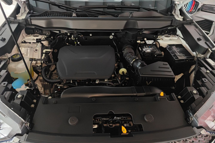 哈弗H6 2024款 1.5T 两驱经典版机舱底盘24