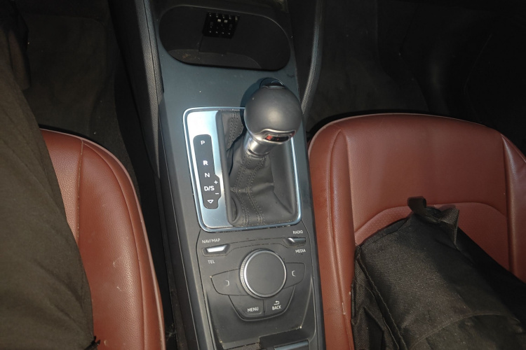 奥迪Q2L 2021款 35 TFSI 进取动感型局部细节18