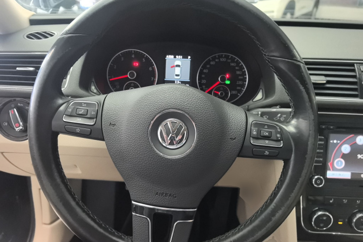 大众 帕萨特 2014款 2.0TSI DSG御尊导航版中控内饰13