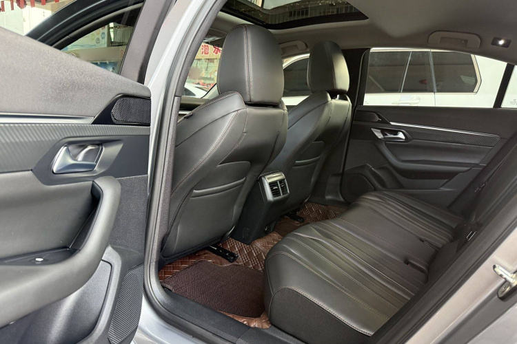 标致508 2022款 508L 400THP PureTech 驾控版中控内饰7002