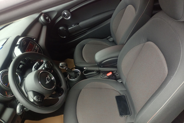 MINI 2016款 1.2T ONE 先锋派局部细节19