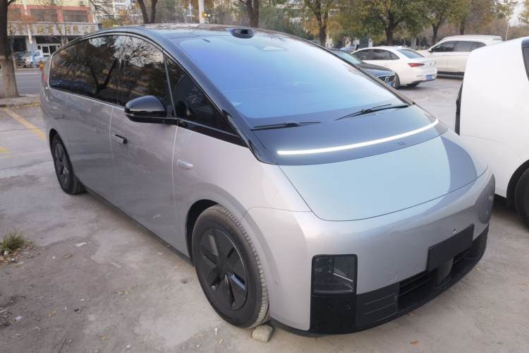 理想汽车 理想MEGA 2025款 Home 家庭特别版车身外观6002