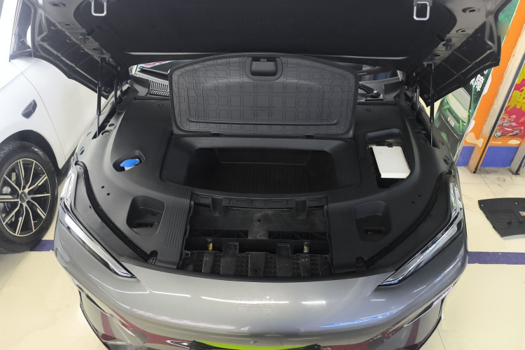 吉利银河 银河E8 2024款 550km 后驱PRO机舱底盘24