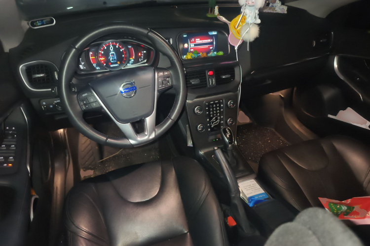沃尔沃V40 2016款 T3 智逸版中控内饰12
