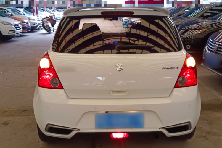 铃木 雨燕 2014款 1.5L 自动时尚型车身外观6