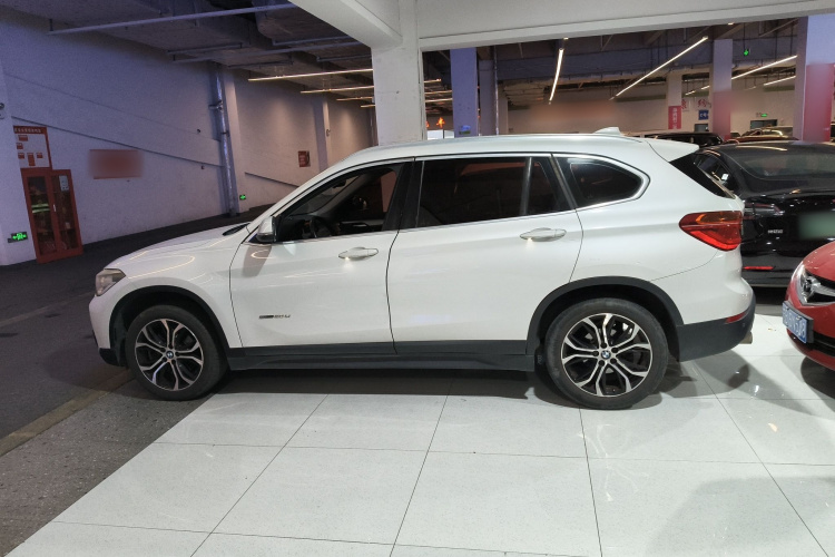 宝马X1 2018款 sDrive20Li 领先型车身外观6003