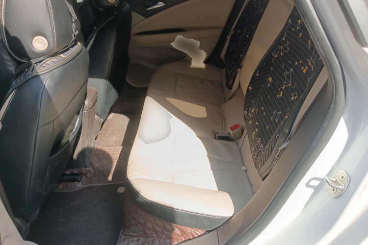 别克 威朗 2015款 三厢 15S 手动进取型中控内饰7004