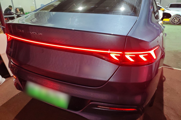 比亚迪 秦PLUS 2024款 荣耀版 EV 420KM领先型车身外观6