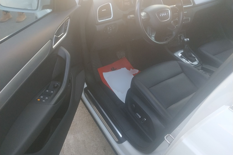 奥迪Q3 2016款 30 TFSI 标准型中控内饰7003