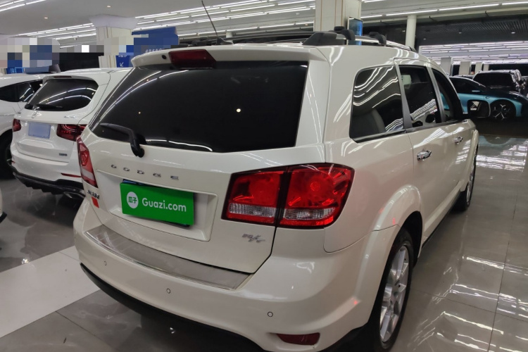 道奇 酷威  2.4L 两驱旅行版车身外观7