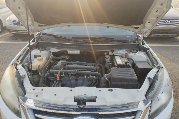 奇瑞 艾瑞泽7 2015款 1.6L 手动致尚版机舱底盘24