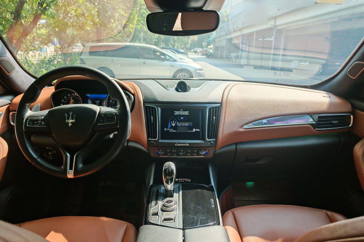 玛莎拉蒂 Levante 2018款 3.0T 标准版中控内饰7009