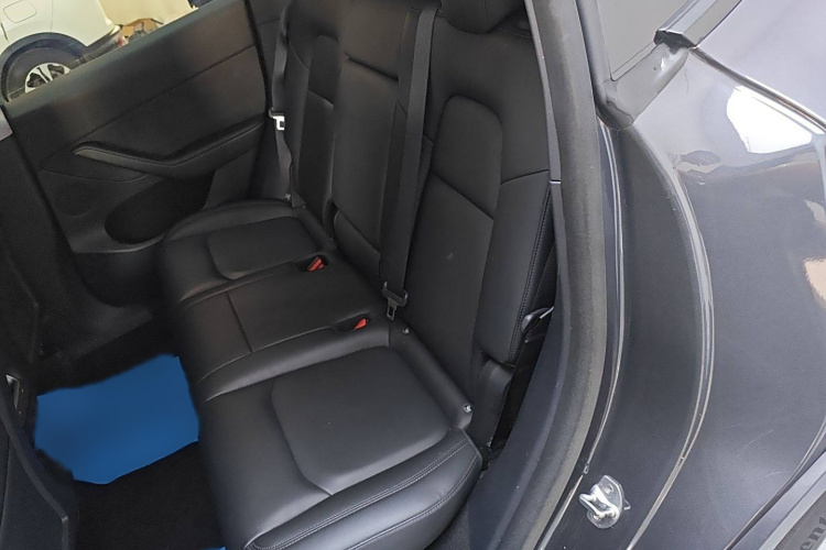 特斯拉 Model Y 2021款 长续航全轮驱动版中控内饰7004