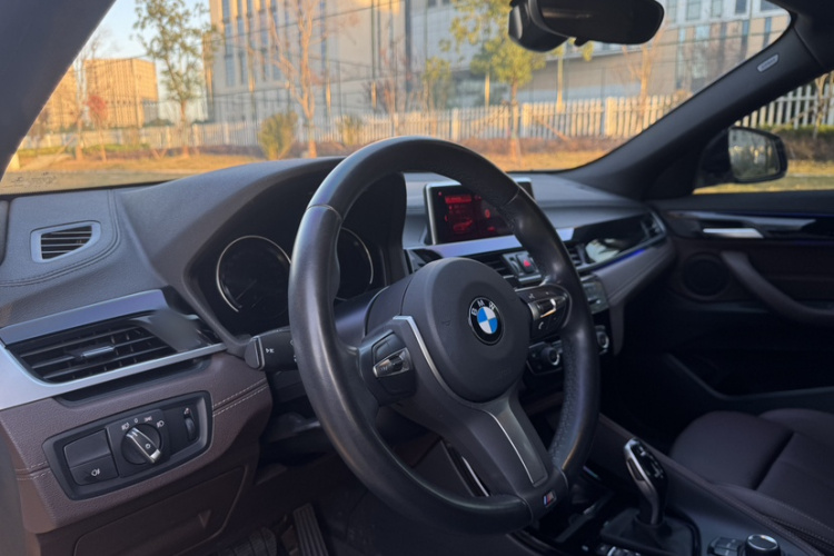 宝马X2 2020款 sDrive25i 领先型M越野套装中控内饰7003