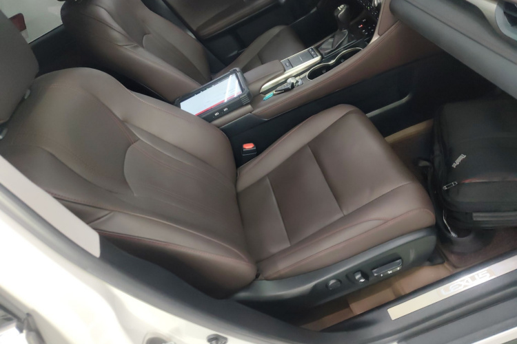 雷克萨斯RX 2020款 改款 450h 四驱典雅版局部细节41