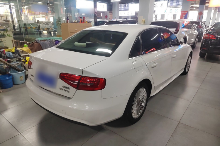 奥迪A4L 2015款 35 TFSI 自动舒适型车身外观7