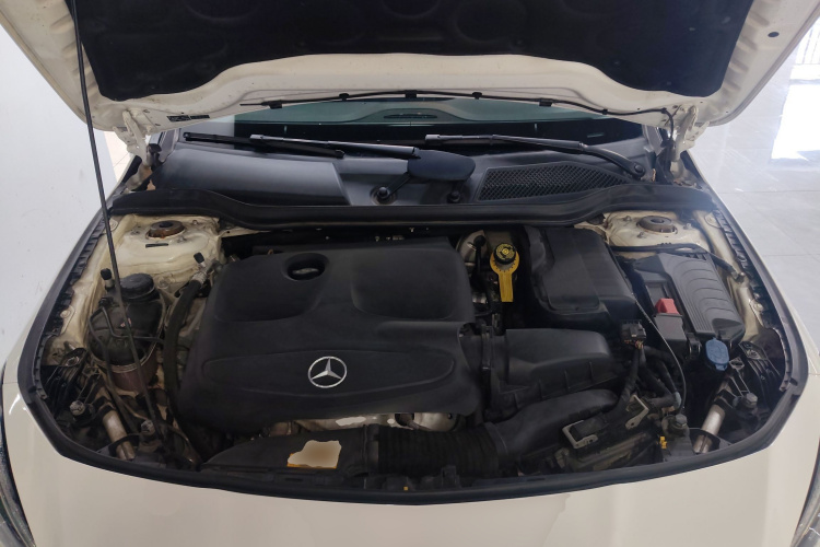 奔驰CLA 2018款 CLA 220 4MATIC机舱底盘24