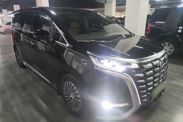 腾势D9 2022款 DM-i 970 四驱旗舰型车身外观3