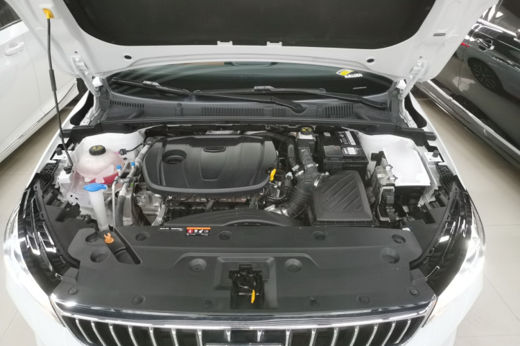 吉利汽车 帝豪 2025款 第4代 1.5L CVT旗舰型机舱底盘24