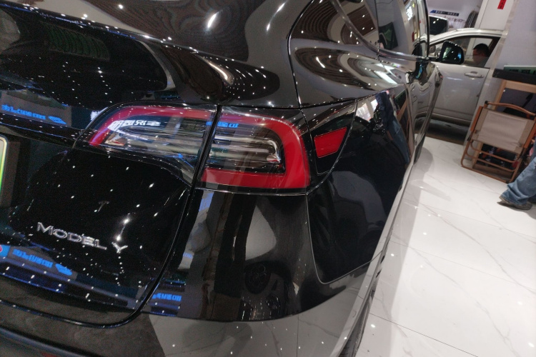 特斯拉 Model Y 2023款 后轮驱动版车身外观6001