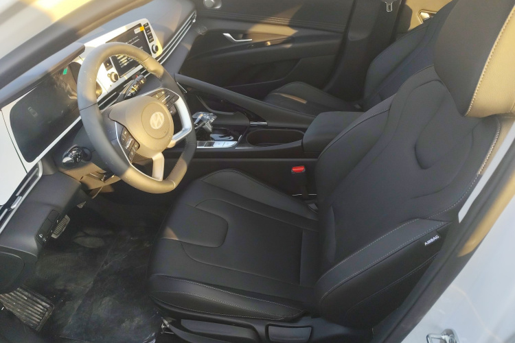 现代 伊兰特 2023款 1.5L CVT GLX精英版局部细节19