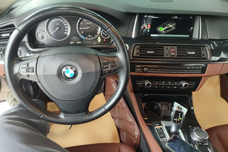 宝马5系 2014款 520Li 典雅型中控内饰12