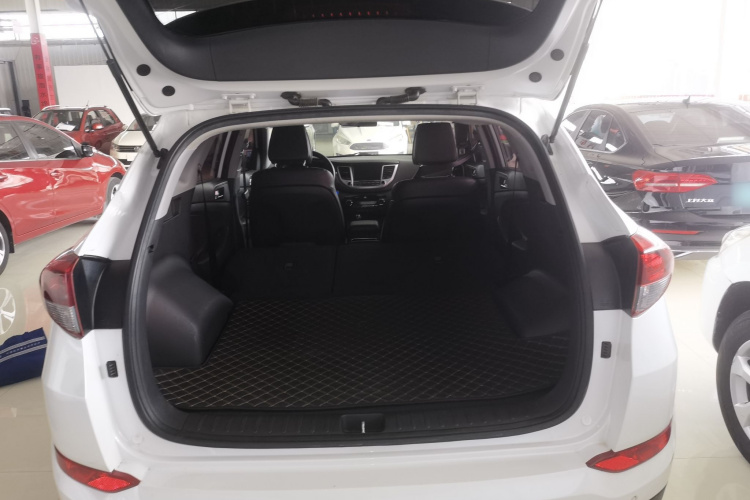 现代 途胜 2015款 1.6T 双离合两驱智能型机舱底盘23