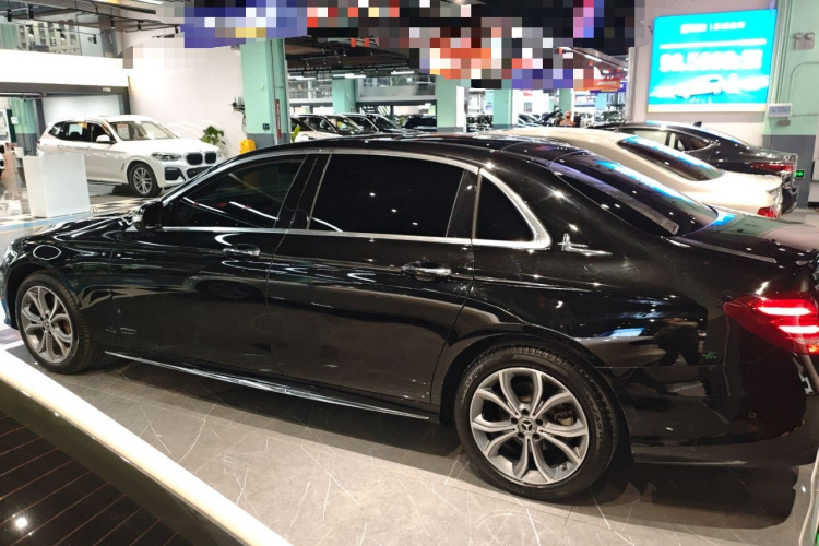 奔驰E级 2020款 改款 E 300 L 运动时尚型车身外观4