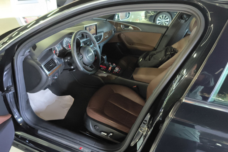 奥迪A6L 2018款 30周年年型 45 TFSI quattro 运动型中控内饰19