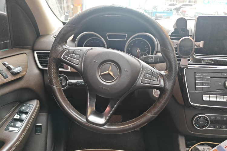 奔驰GLE 2015款 GLE 400 4MATIC局部细节13