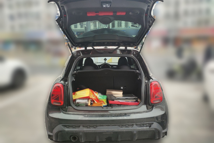 MINI 2022款 1.5T COOPER 黑标特别版中控内饰23